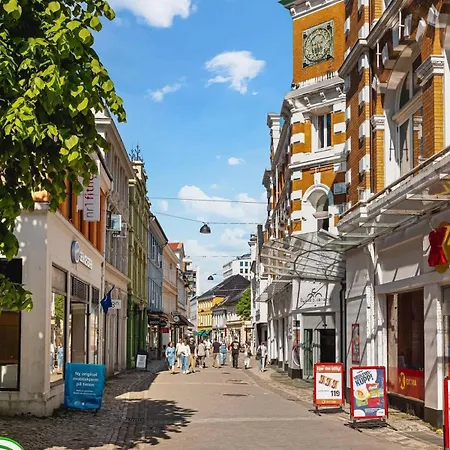 Apartment Dinbnb L Free Parking L 5 Min From Torget L Nearby Coast I Newly Furnished *