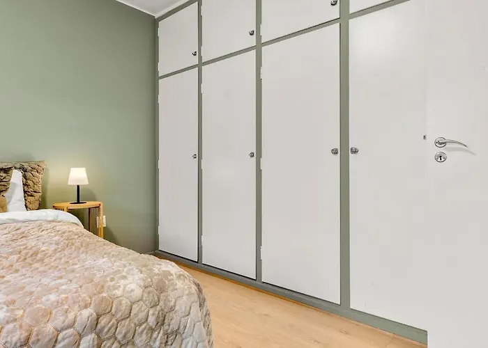 Dinbnb L Free Parking L 5 Min From Torget L Nearby Coast I Newly Furnished 아파트 *